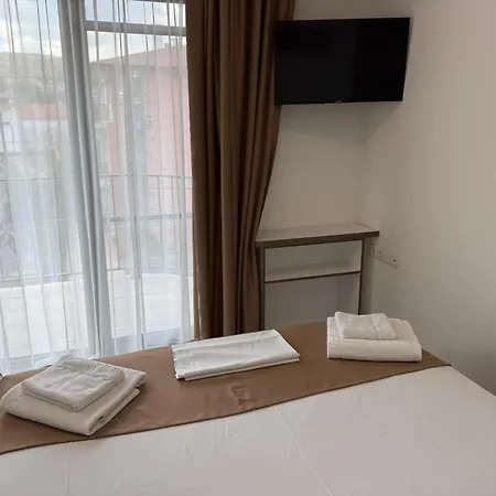 Relax Boutique House Къща за гости 3*