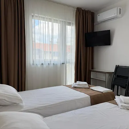 בית הארחה Relax Boutique House קרנבו