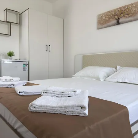 Relax Boutique House Къща за гости 3*